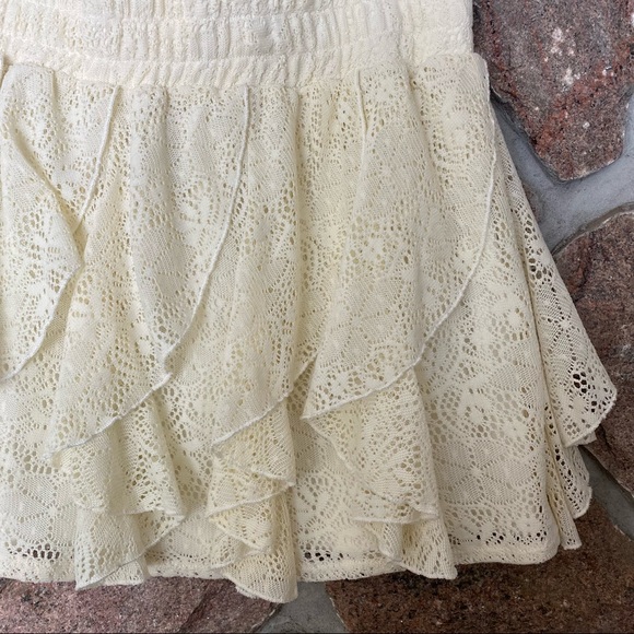 🌼Pretty Lacey Rue 21 skirt. Fully lined. - Picture 2 of 5
